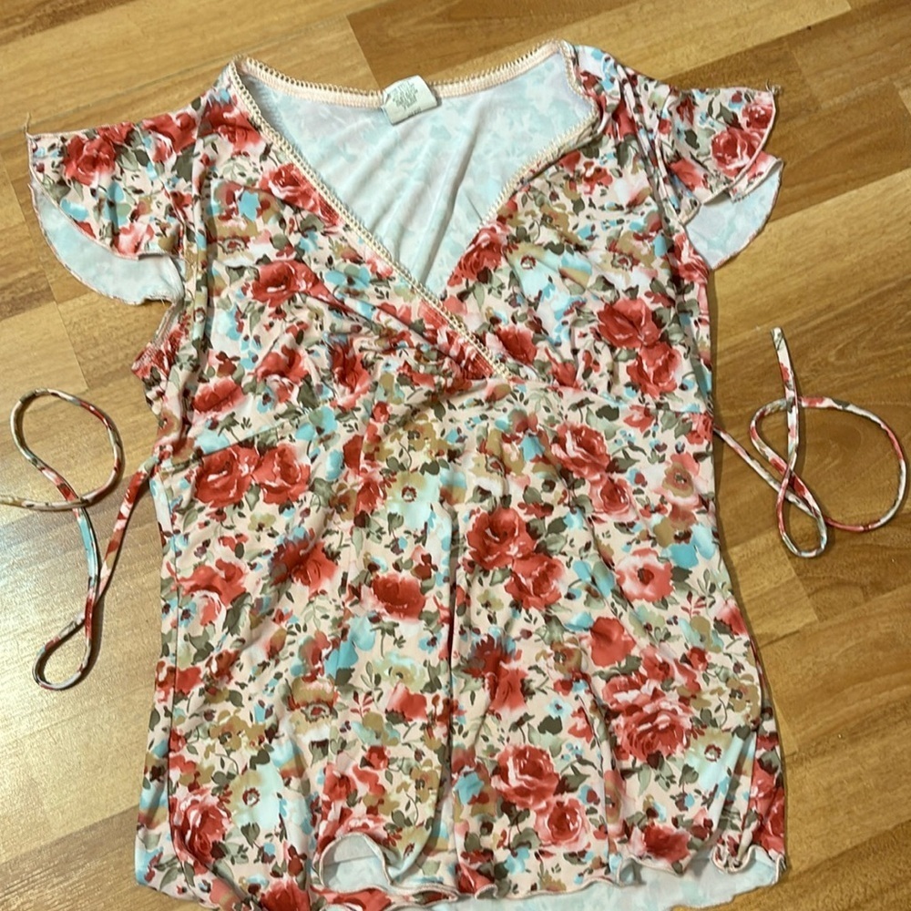 Bundle of joy maternity top\ flowers